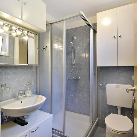 Geraeumige Kellerwohnung In Der Naehe Von Umag