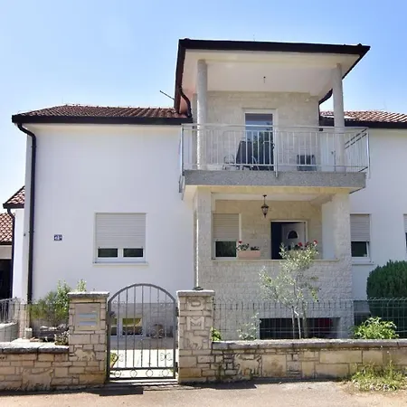 Geraeumige Kellerwohnung In Der Naehe Von Apartman *