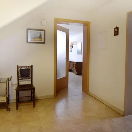 Apartment Geraeumige Kellerwohnung In Der Naehe Von Umag