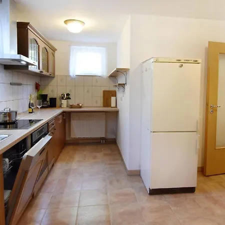 Geraeumige Kellerwohnung In Der Naehe Von *