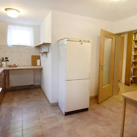 Geraeumige Kellerwohnung In Der Naehe Von Apartment Umag