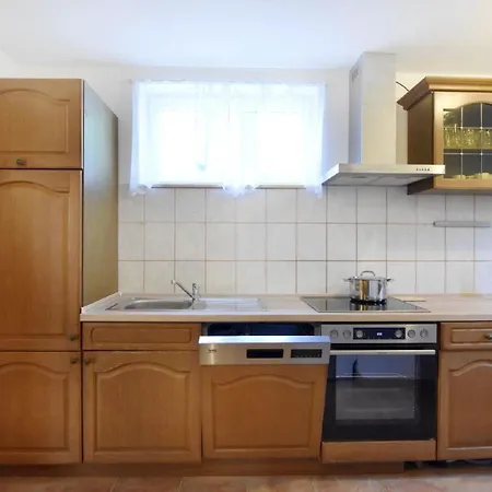 Apartment Geraeumige Kellerwohnung In Der Naehe Von Umag