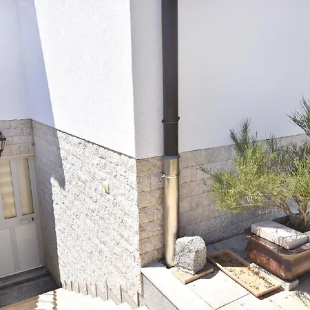 Geraeumige Kellerwohnung In Der Naehe Von Apartment Umag