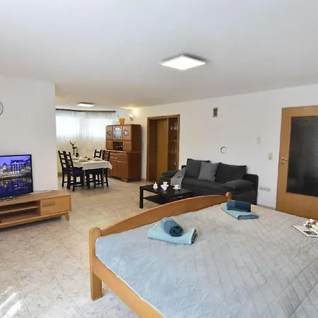 Apartment Geraeumige Kellerwohnung In Der Naehe Von